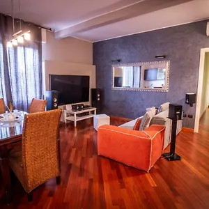 Cinematic Modern Flat, 100 Mt Da Ospedale , Ravenna Italia